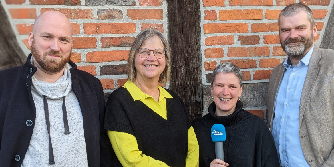 Das vierköpfige Plattradio-Team