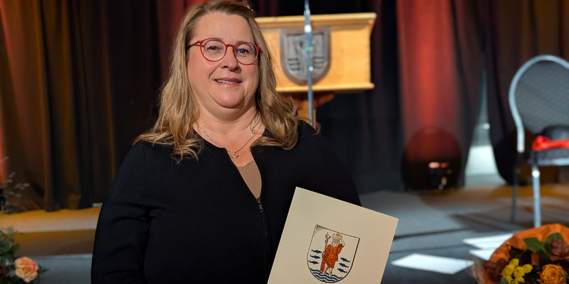 Susanne Bliemel mit Urkunde